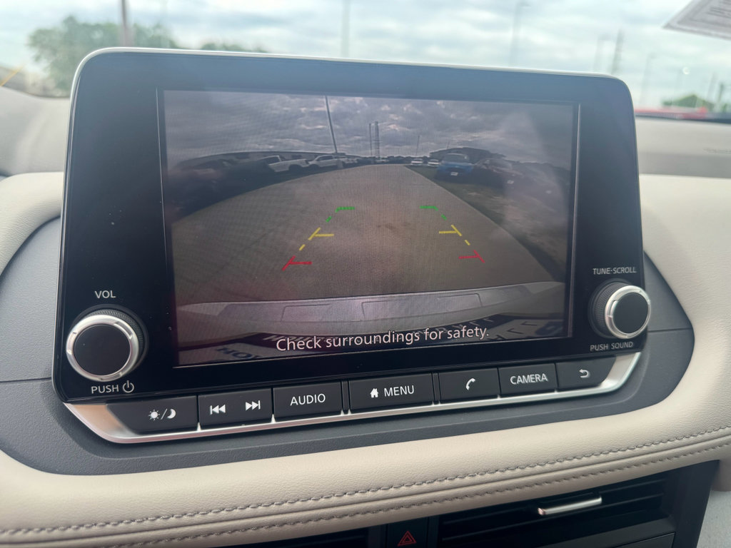 Used 2025 Nissan Rogue SV w/ SV Premium Package FWD image 17
