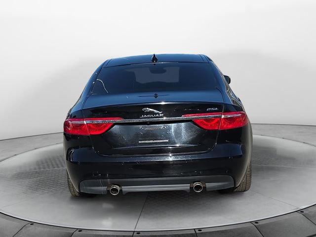 Used 2020 Jaguar XF Premium image 4