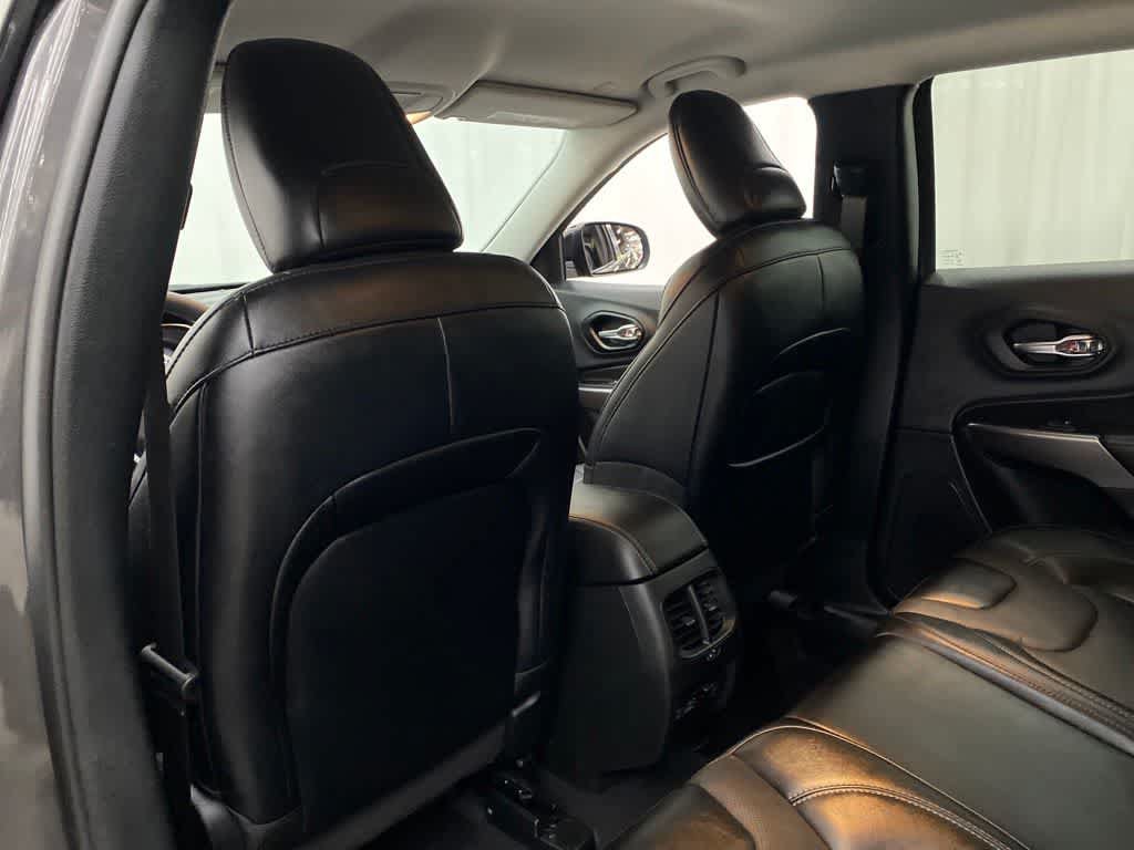 Used 2022 Jeep Cherokee Latitude Lux w/ Mopar Interior Package AWD/4WD image 14