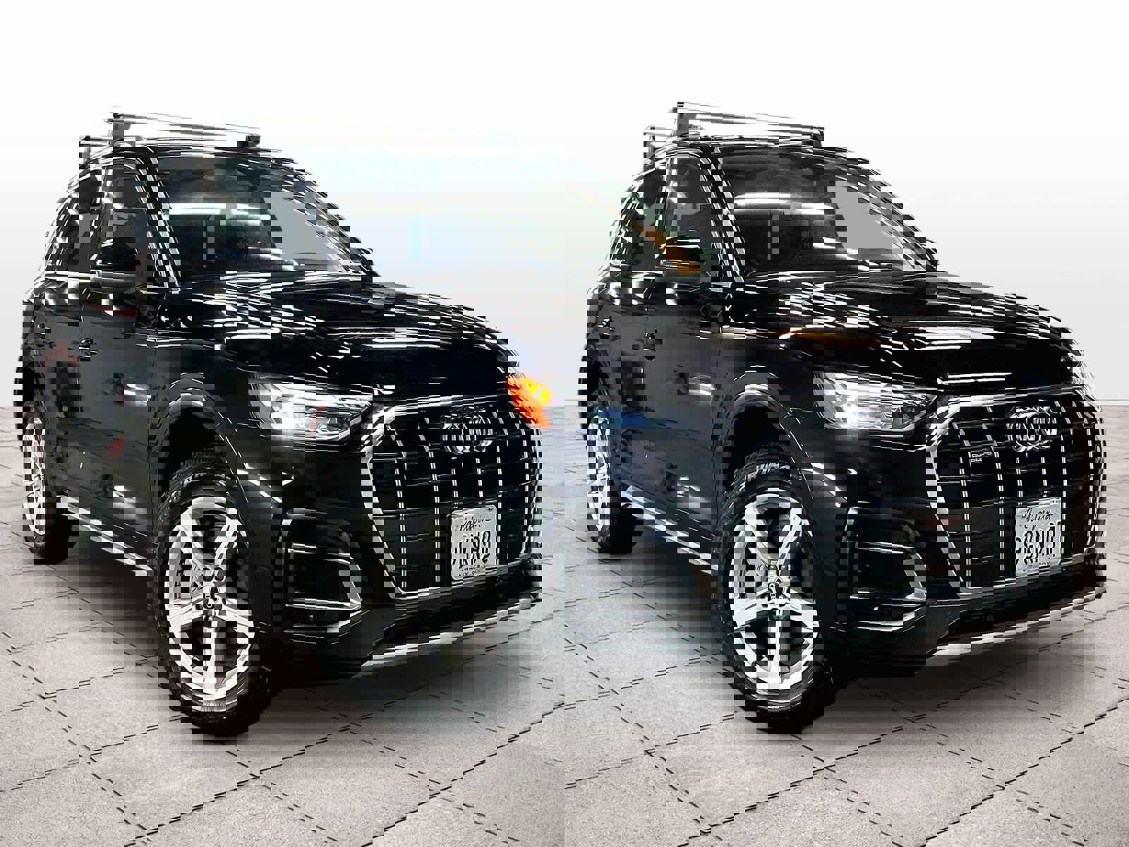 Used 2023 Audi Q5 2.0T Premium w/ Convenience Package image 2