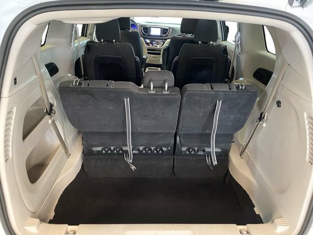 Used 2023 Chrysler Voyager LX FWD image 19