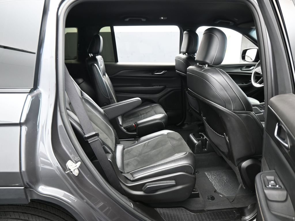 Used 2023 Jeep Grand Cherokee L Laredo AWD/4WD image 37