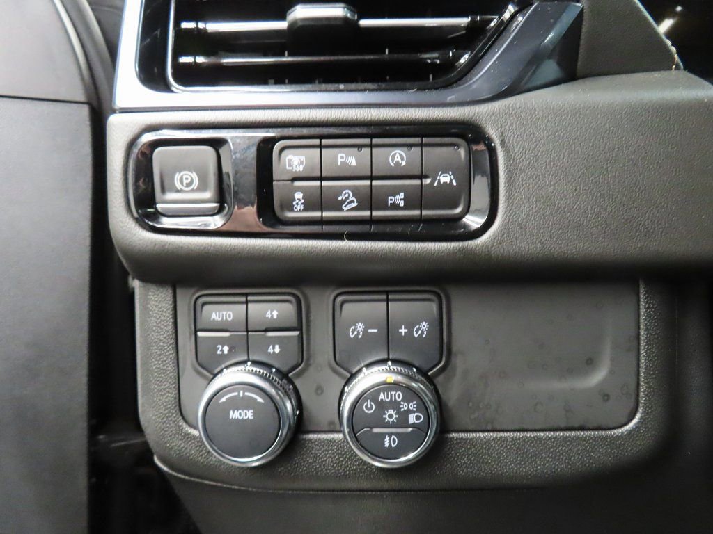 Used 2025 GMC Yukon XL AT4 w/ AT4 Premium Package image 46