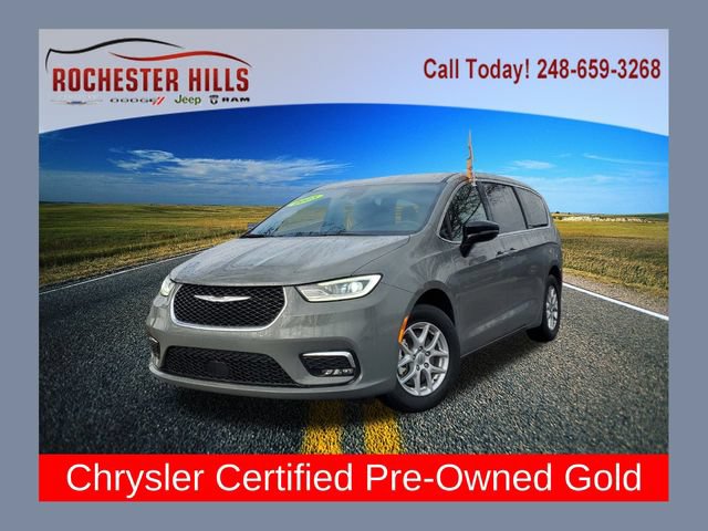 Used 2025 Chrysler Pacifica Select