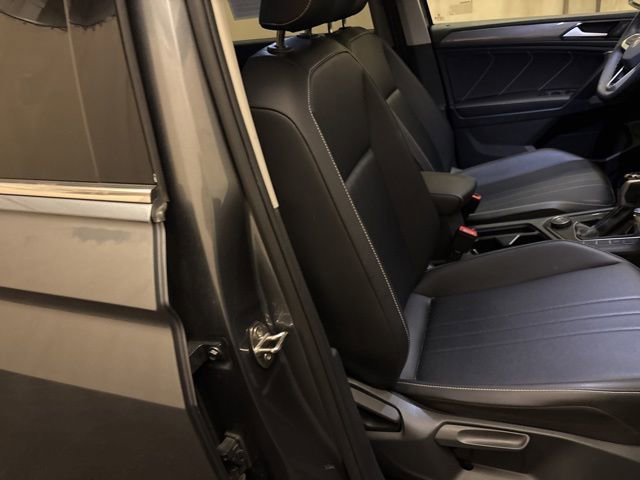 Used 2024 Volkswagen Tiguan SE AWD/4WD image 23