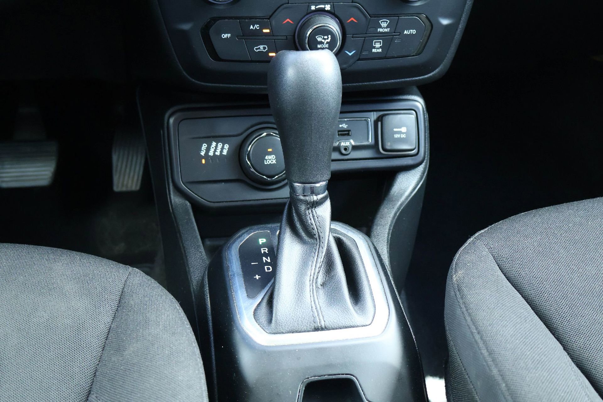 Used 2018 Jeep Renegade Altitude AWD/4WD image 17