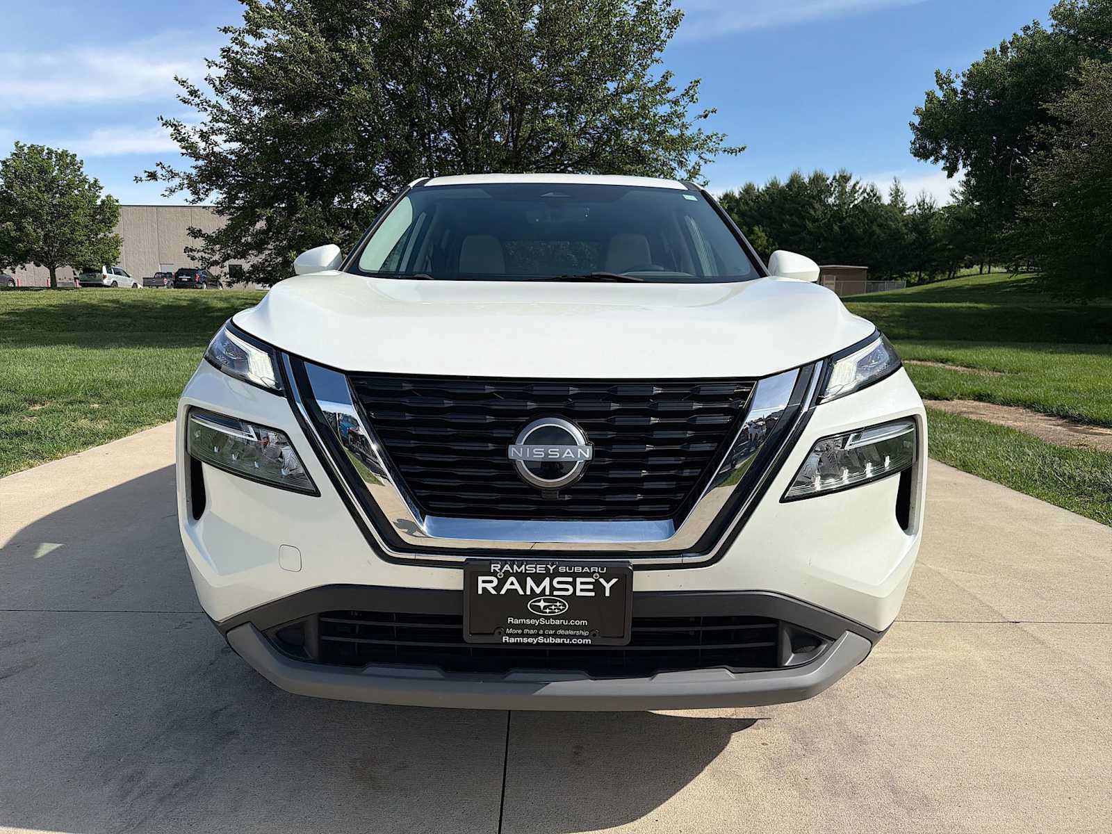 Used 2023 Nissan Rogue SV AWD/4WD image 9