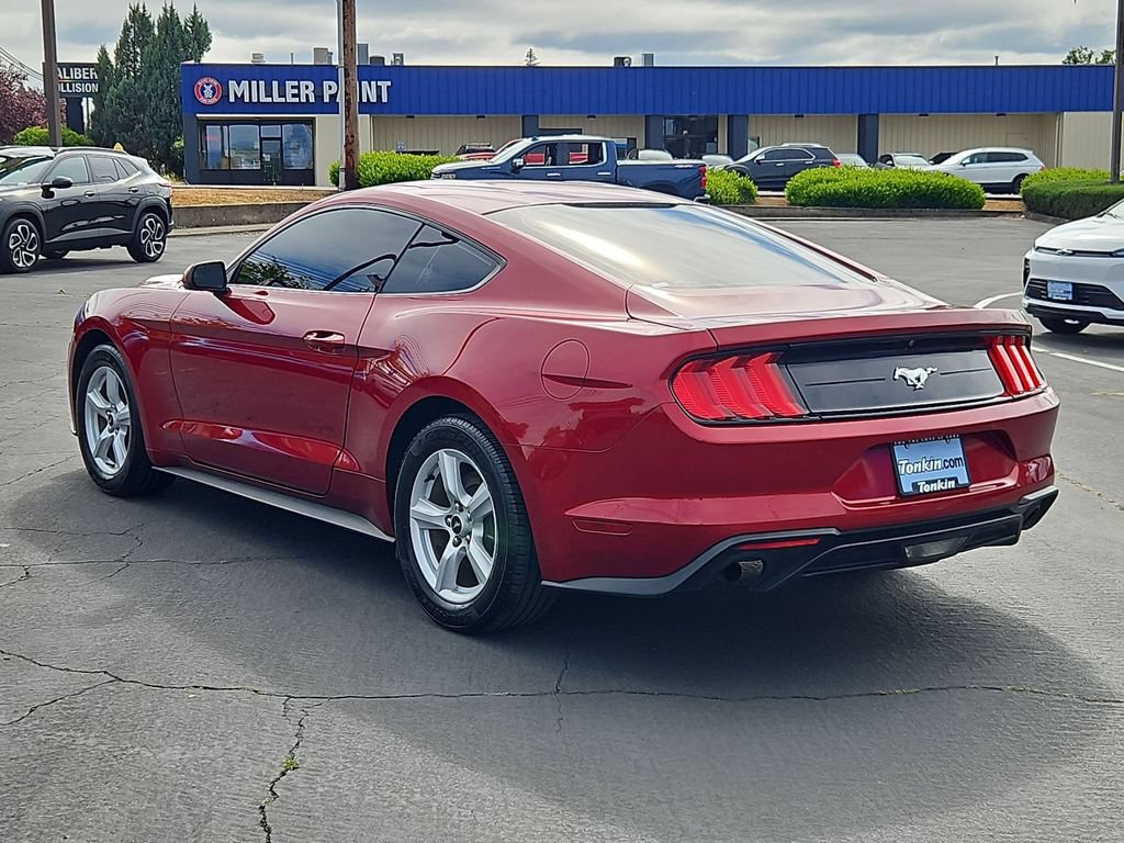 Used 2018 Ford Mustang Coupe RWD image 4