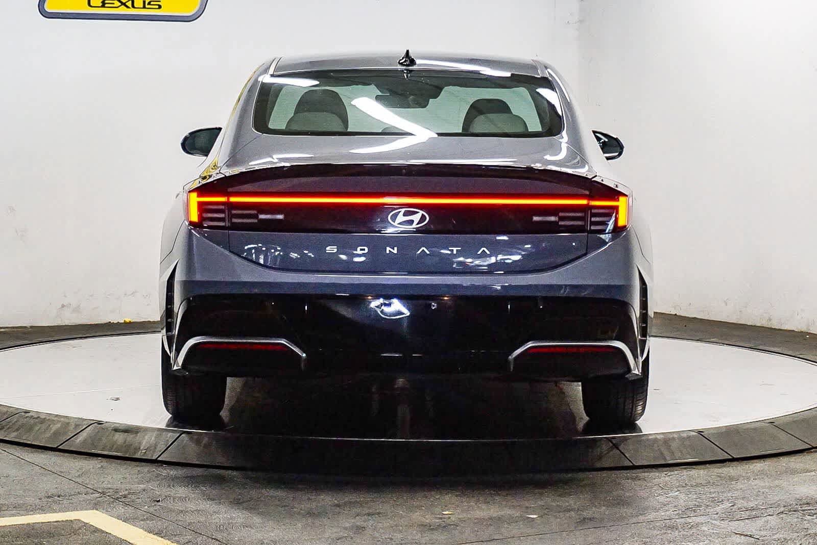 Used 2025 Hyundai Sonata SEL FWD image 3