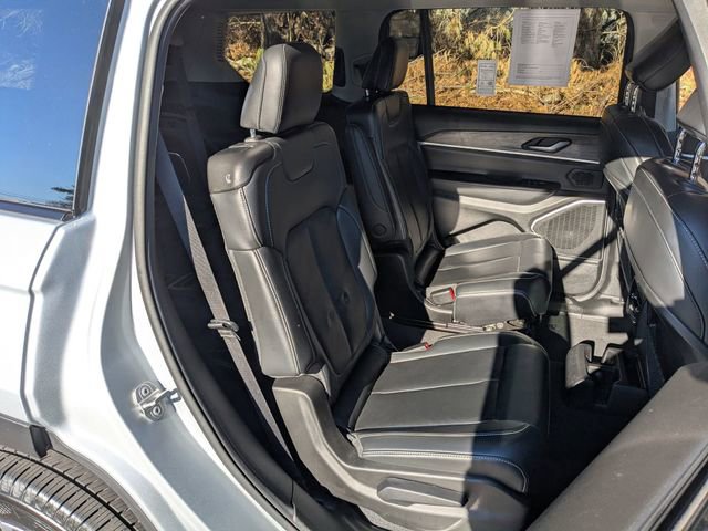 Used 2022 Jeep Grand Cherokee L Limited image 27