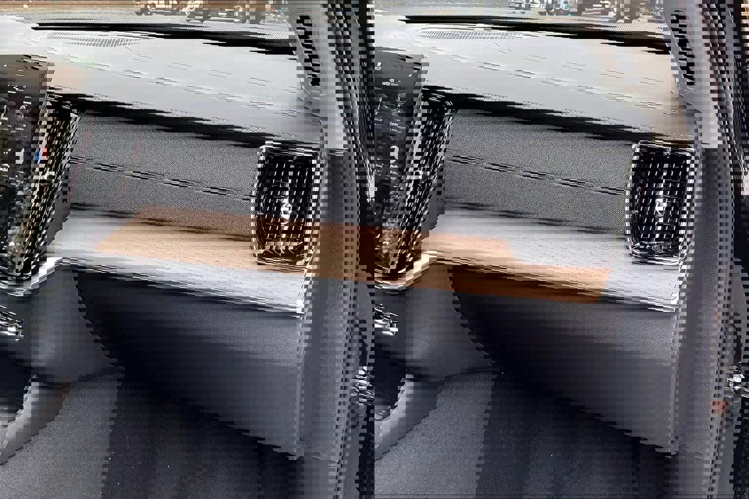 New 2026 Volvo XC90 B5 Plus image 29