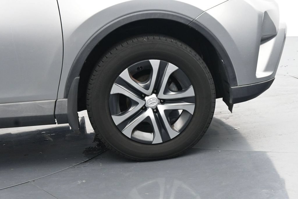 Used 2016 Toyota RAV4 LE AWD/4WD image 11