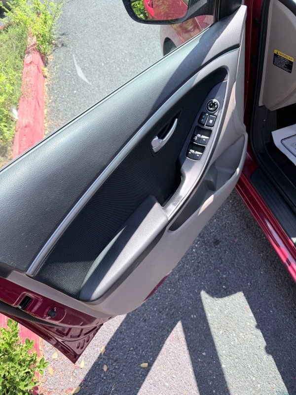 Used 2017 Hyundai Elantra GT FWD image 8