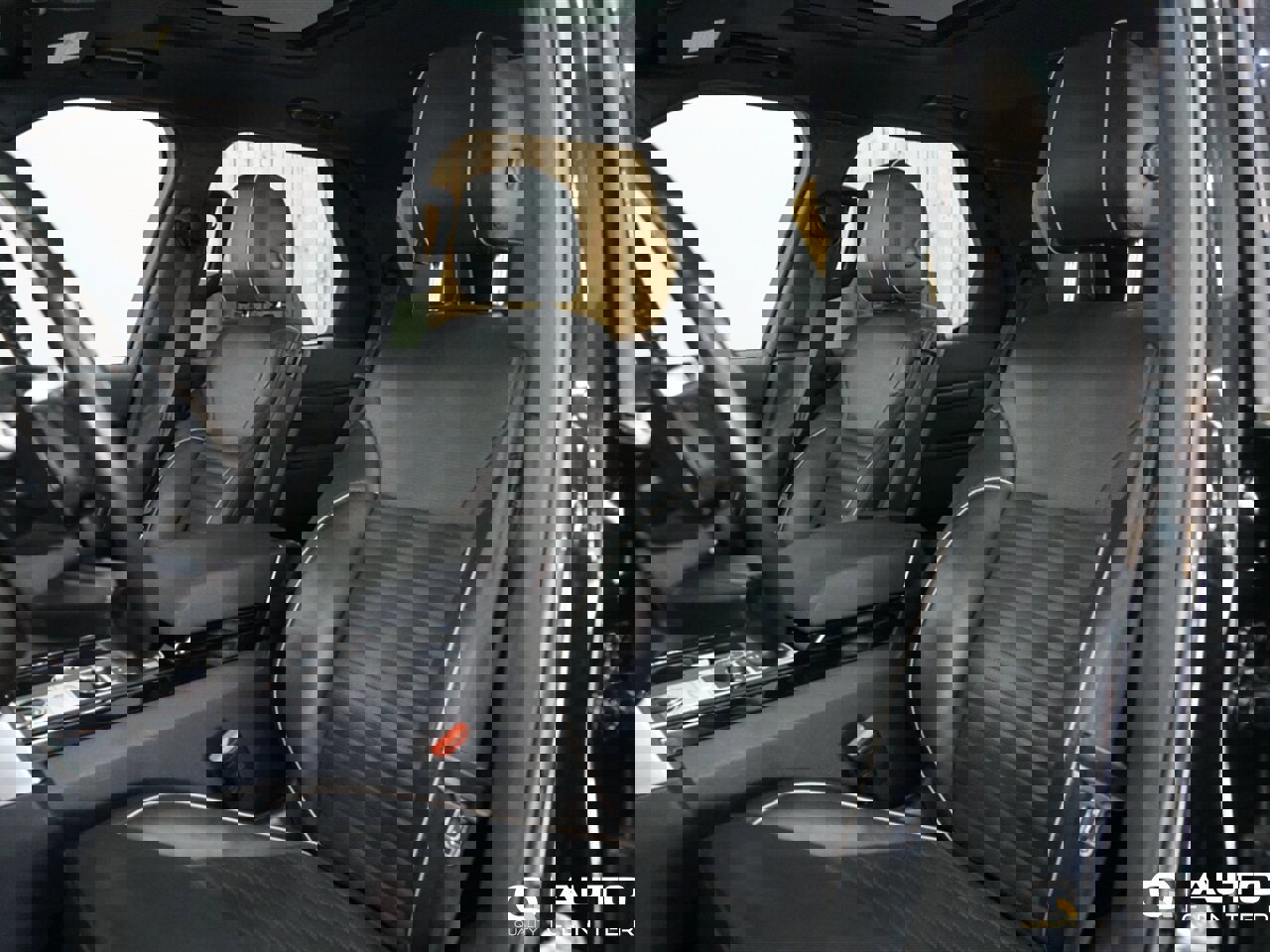 Used 2017 Land Rover Discovery HSE image 16