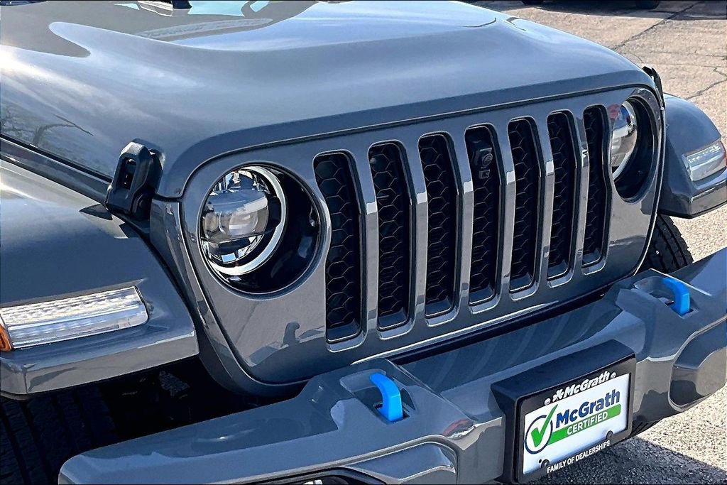 Used 2023 Jeep Wrangler Unlimited Sahara AWD/4WD image 30