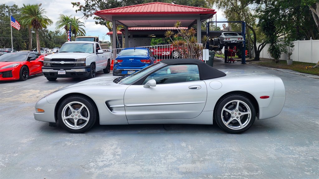 Used 2001 Chevrolet Corvette Convertible w/ Preferred Equipment Group2 image 13