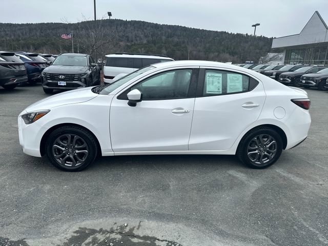 Used 2019 Toyota Yaris LE image 2