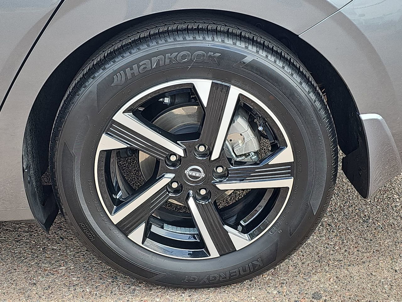 Used 2024 Nissan Sentra SV image 32