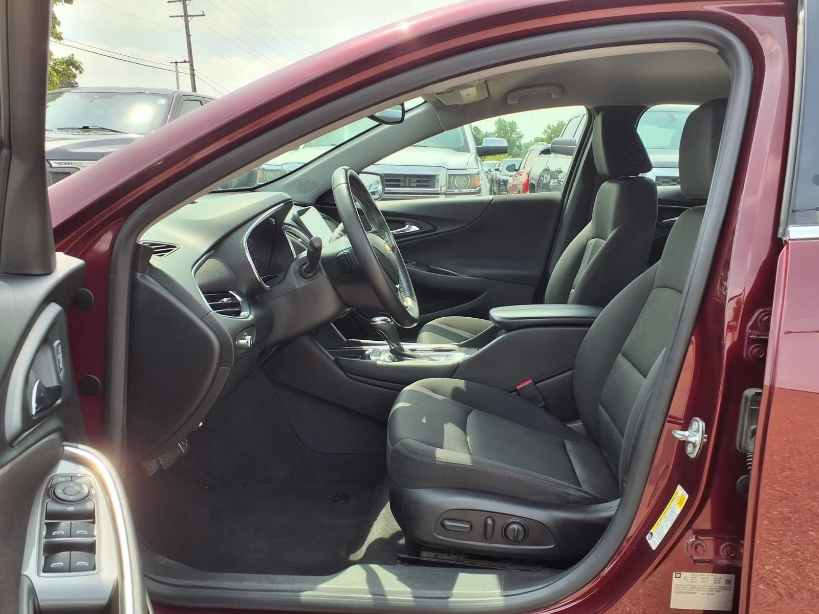 Used 2016 Chevrolet Malibu LT FWD image 16