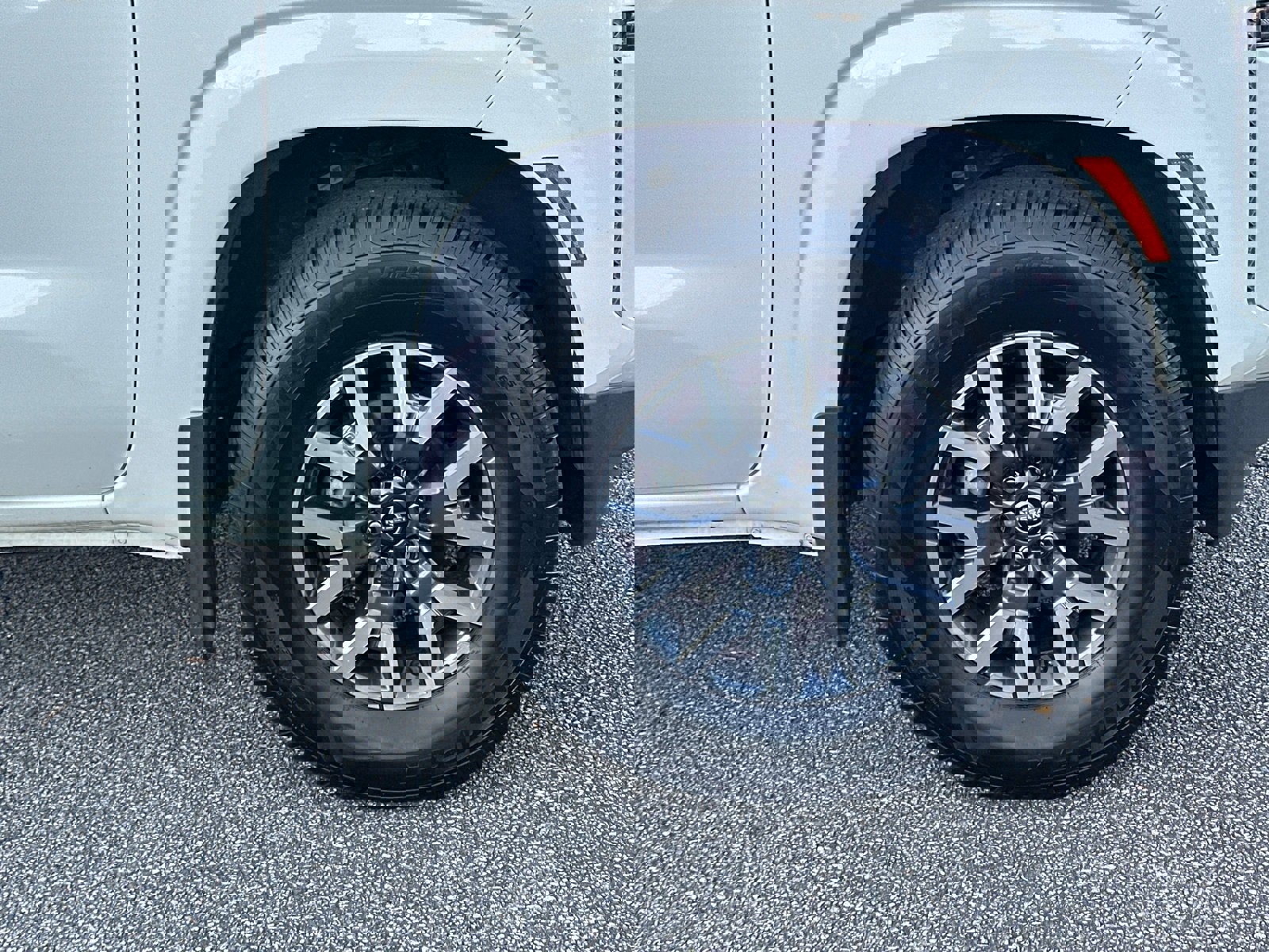 Used 2022 Nissan Frontier SV image 12