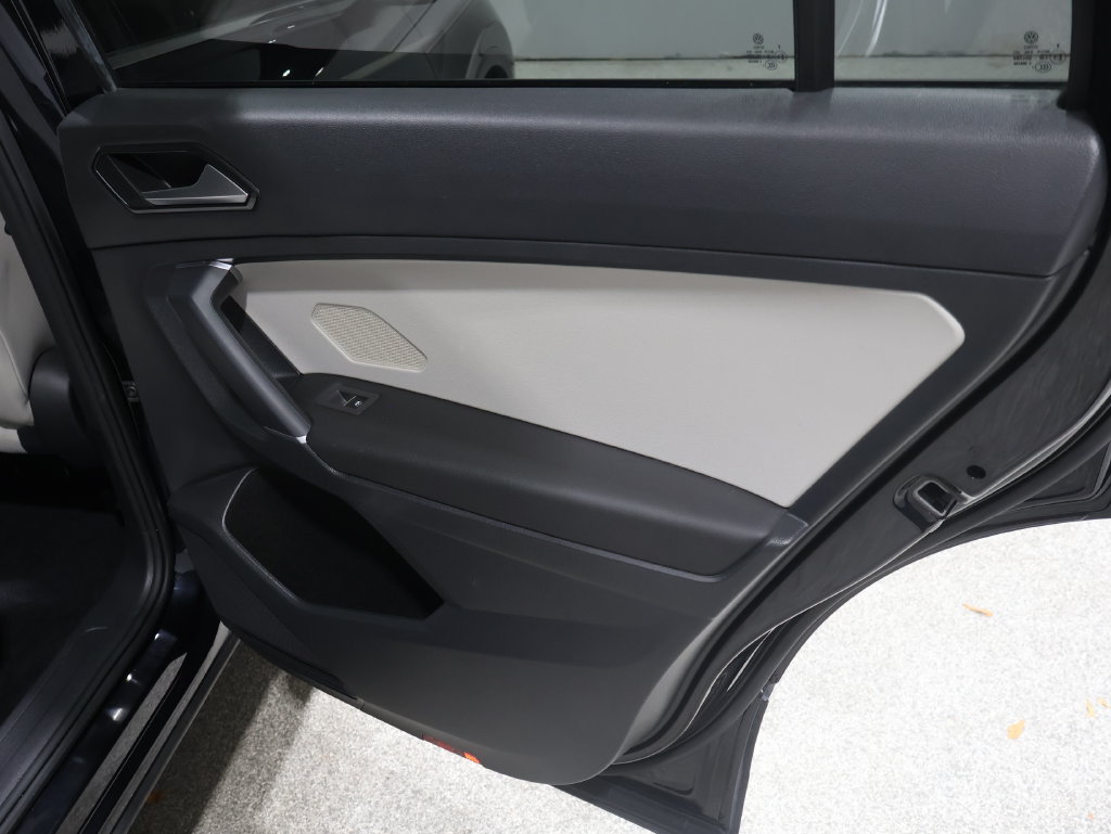 Used 2018 Volkswagen Tiguan SEL Premium AWD/4WD image 23