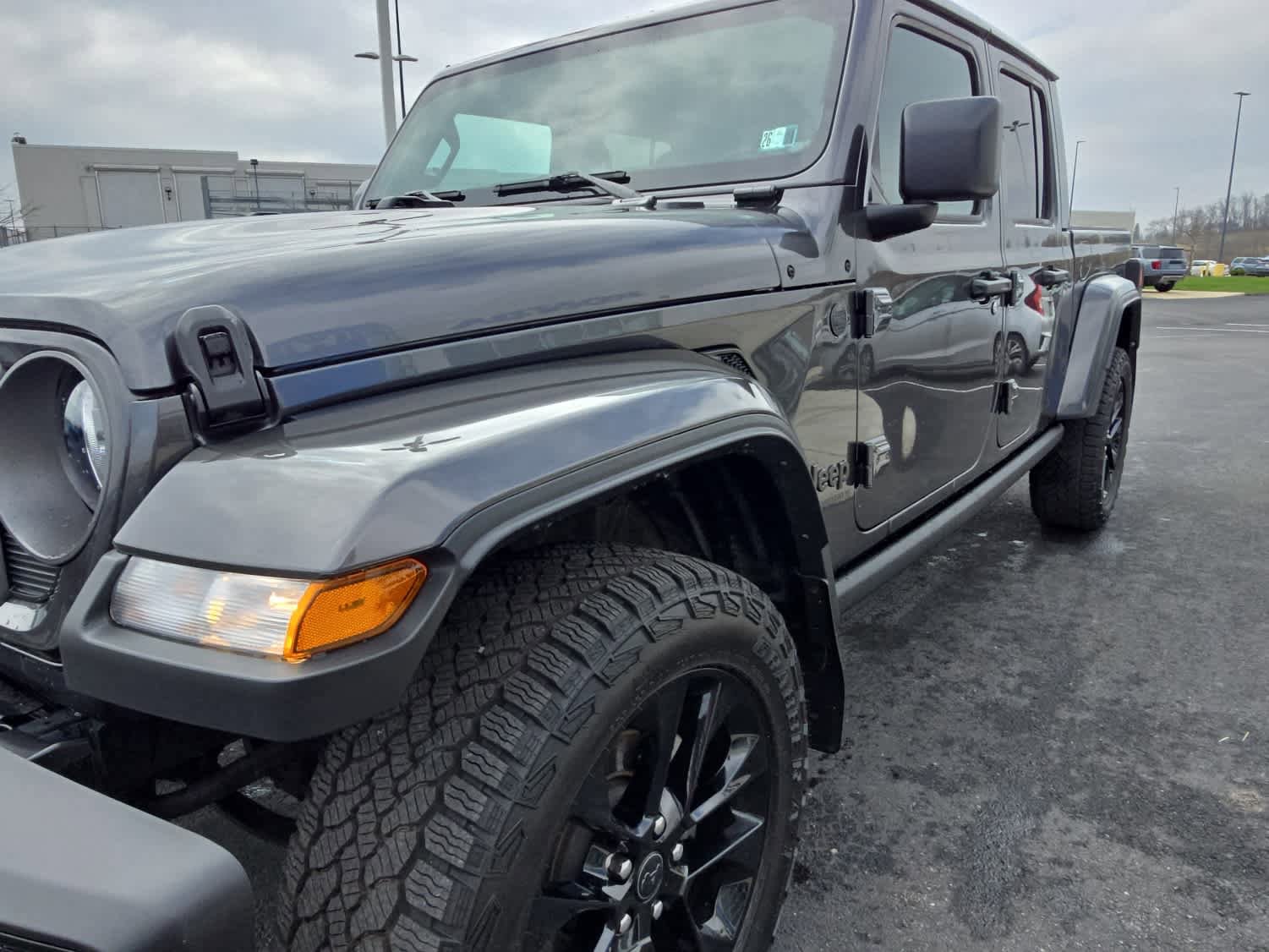 Used 2025 Jeep Gladiator Sport image 6