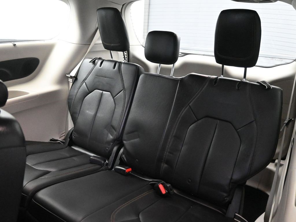 Used 2017 Chrysler Pacifica Touring-L Plus image 49