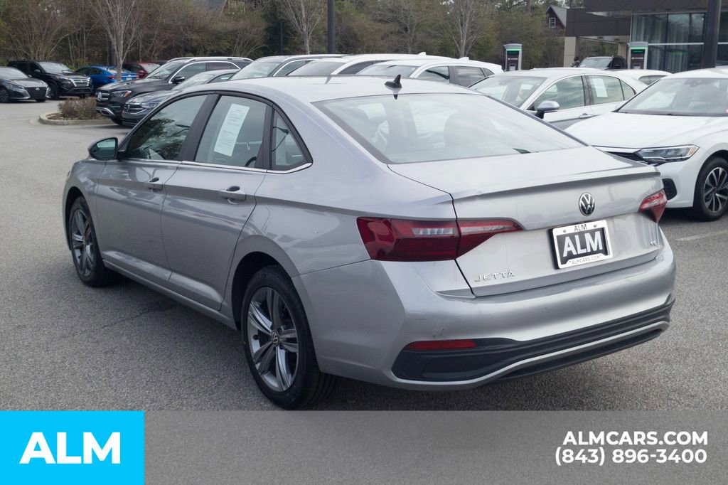 Used 2024 Volkswagen Jetta SE image 9