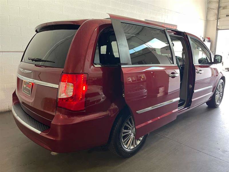 Used 2015 Chrysler Town & Country Touring-L w/ Driver Convenience Group FWD image 20