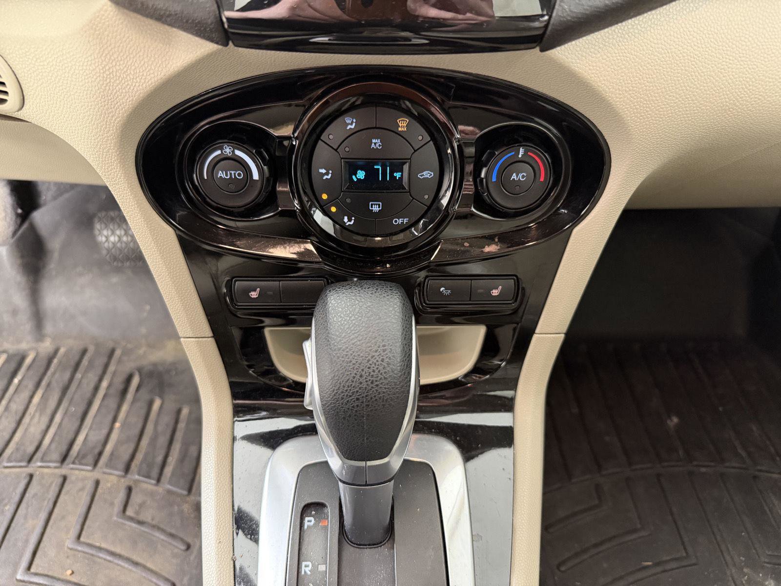 Used 2014 Ford Fiesta Titanium FWD image 23