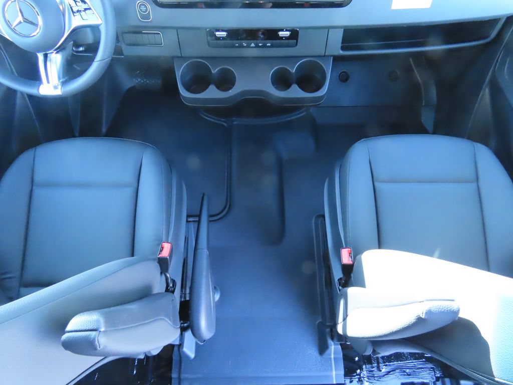 Used 2025 Mercedes-Benz Sprinter 3500 image 17