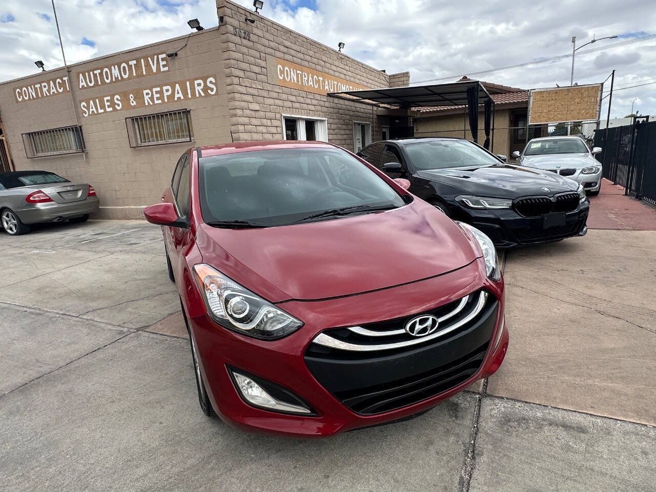Used 2015 Hyundai Elantra GT FWD image 1