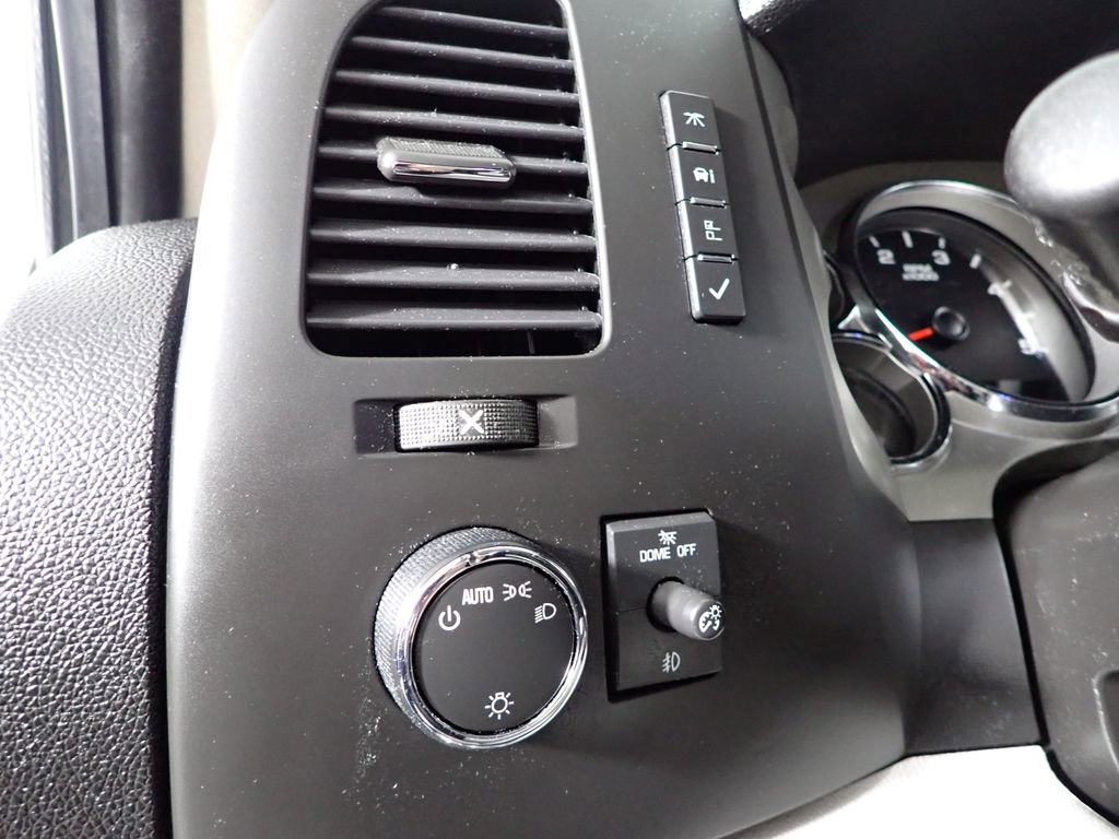 Used 2011 Chevrolet Silverado 2500 LT w/ Interior Plus Package image 24