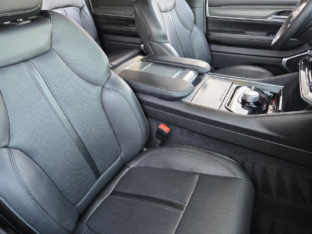 Certified 2024 Jeep Wagoneer Series II w/ Flexible Seating Group AWD/4WD image 14