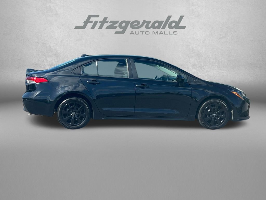 Used 2021 Toyota Corolla LE FWD image 3