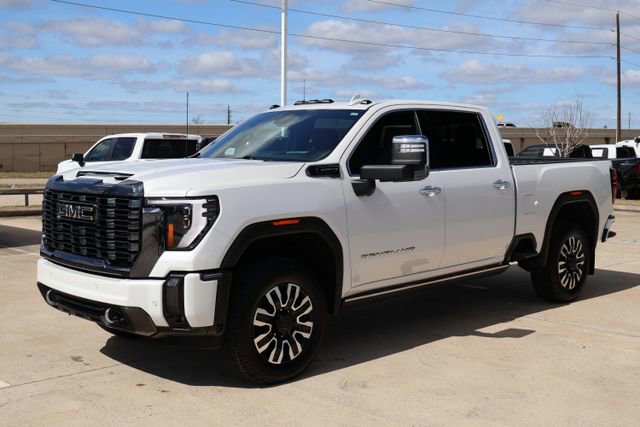Used 2024 GMC Sierra 2500 Denali Ultimate image 3