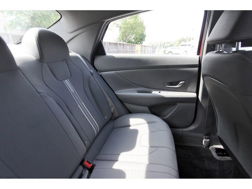 Used 2024 Hyundai Elantra SEL FWD image 13