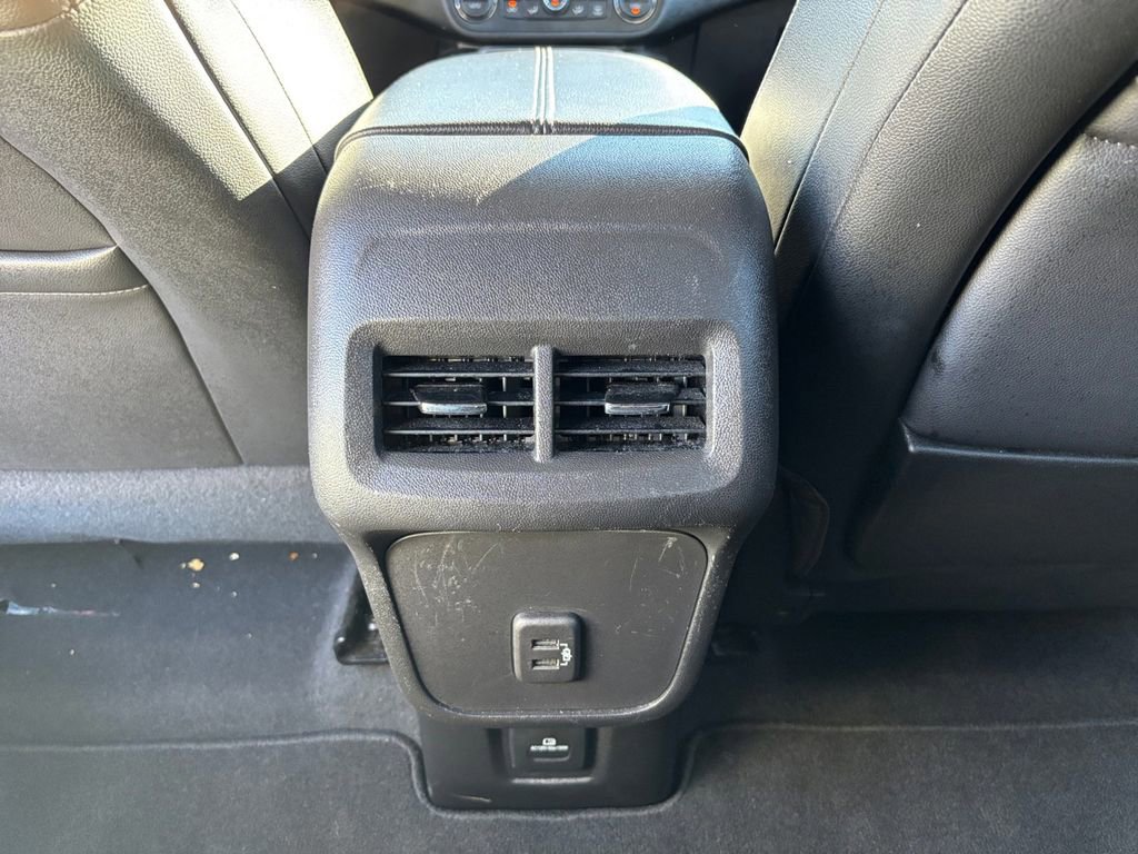 Used 2023 GMC Terrain SLT image 27