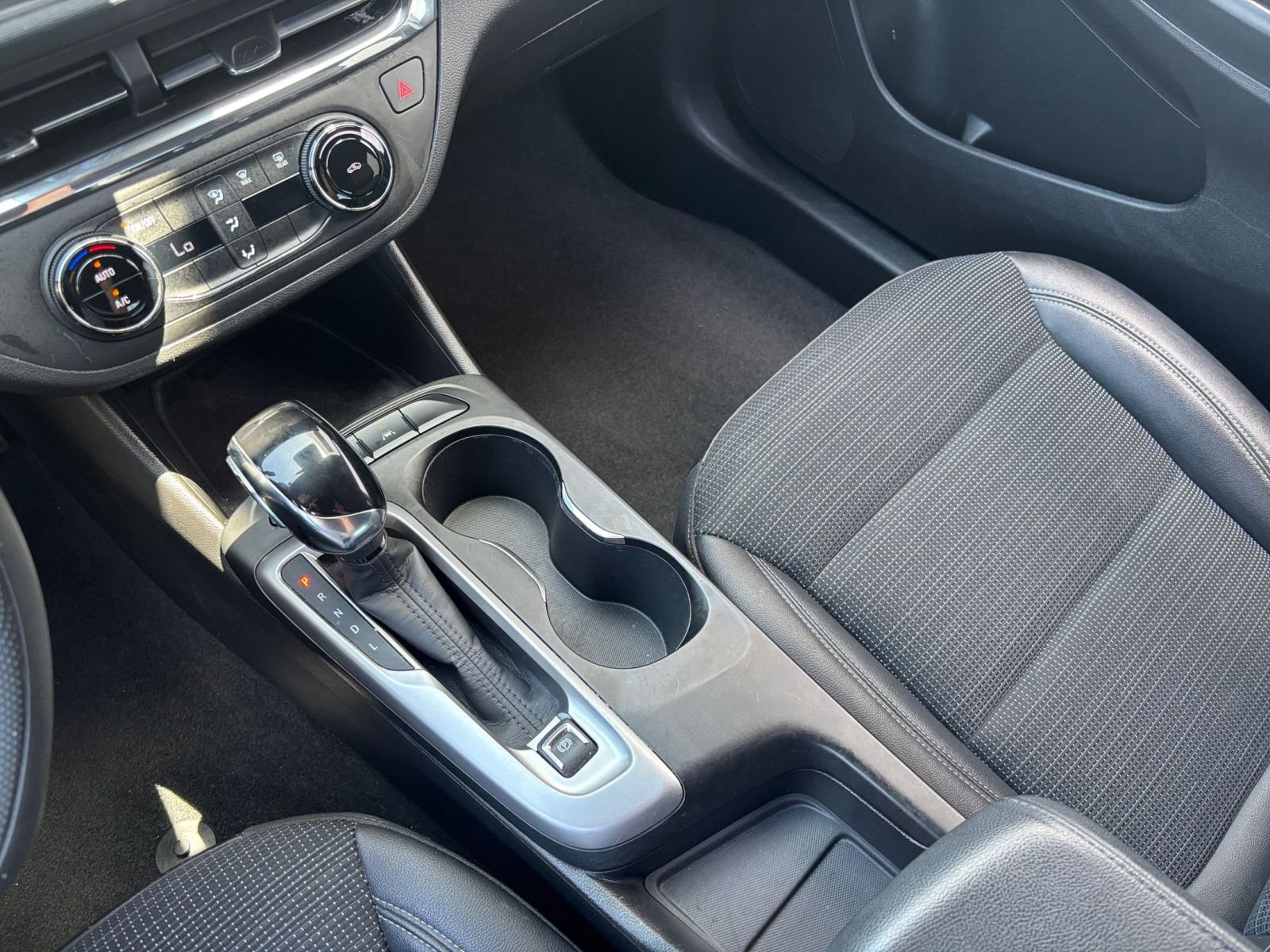 Used 2025 Buick Envista Preferred image 40