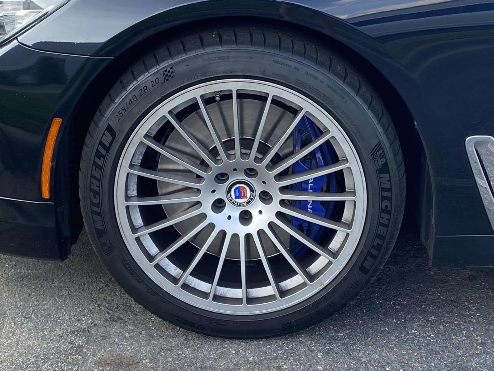 Used 2017 BMW ALPINA B7 xDrive AWD/4WD image 9
