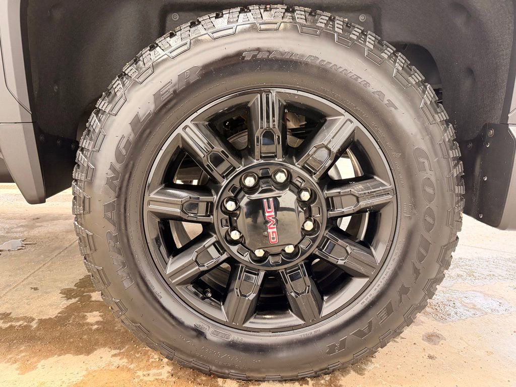 Used 2025 GMC Sierra 2500 AT4 w/ AT4 Premium Plus Package image 15