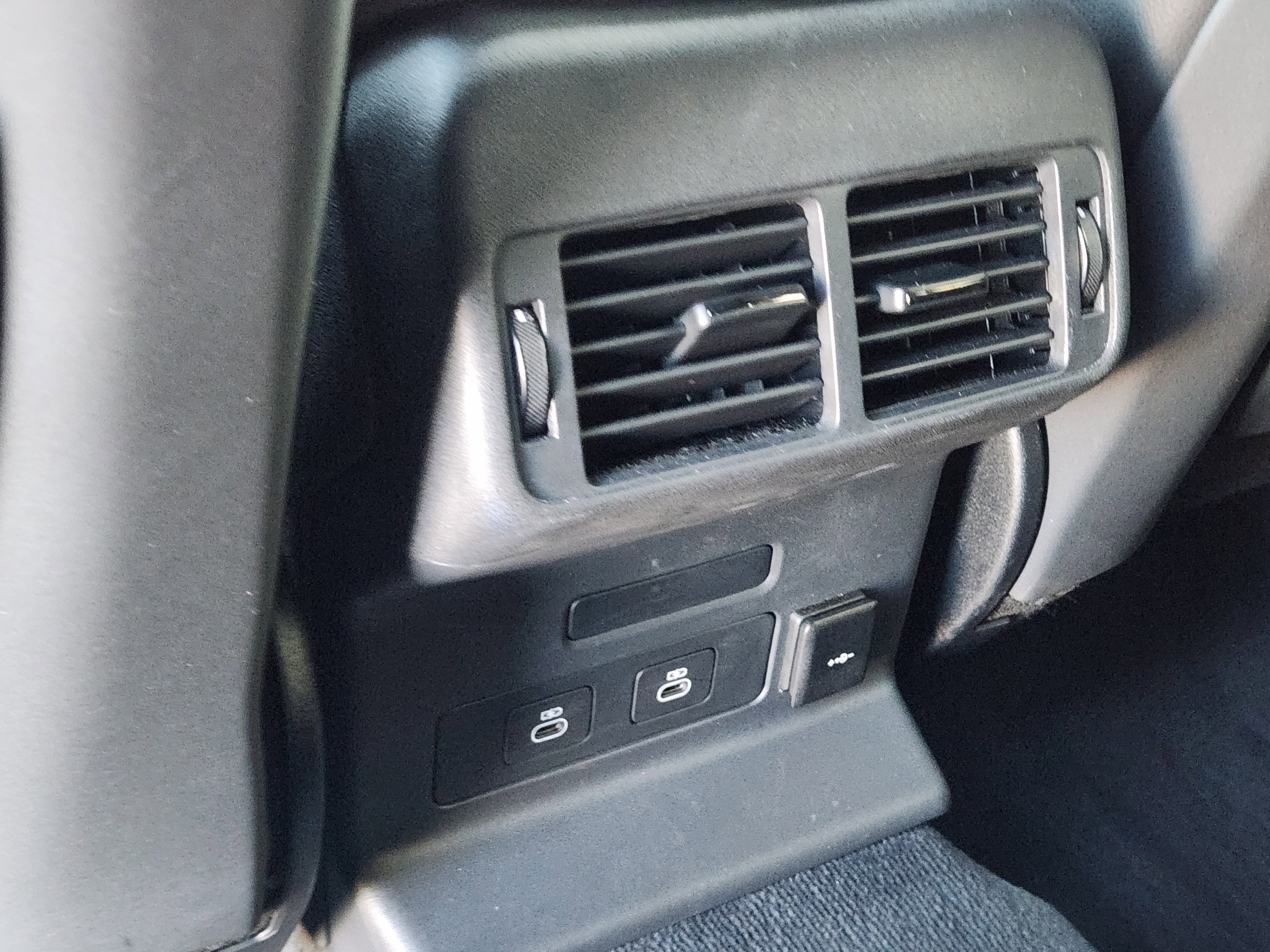 Certified 2026 Land Rover Range Rover Velar Dynamic SE image 32