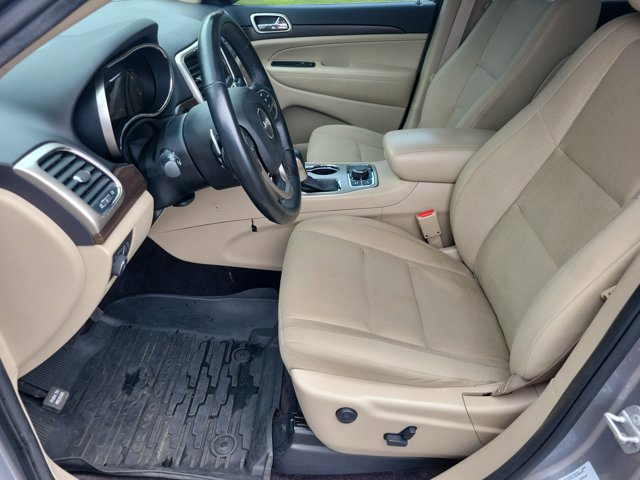 Used 2017 Jeep Grand Cherokee Laredo w/ Quick Order Package 23E AWD/4WD image 12