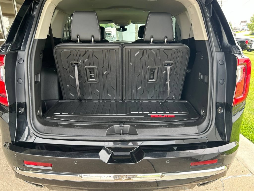 Certified 2023 GMC Acadia Denali w/ Denali Technology Package FWD image 11
