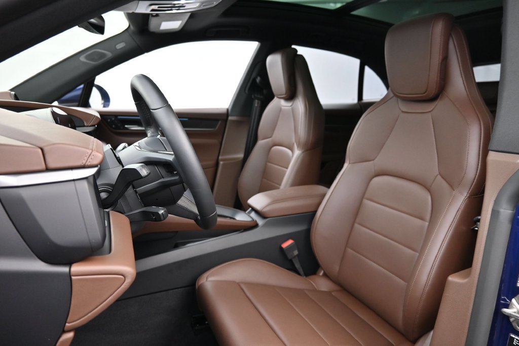 Certified 2026 Porsche Macan 4 Electric w/ Premium Package AWD/4WD image 5