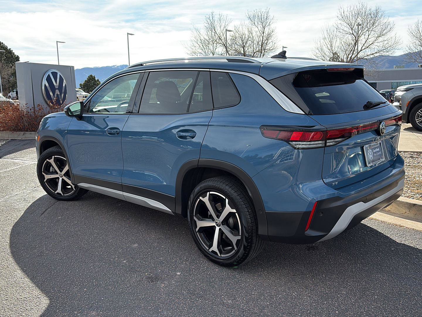 Used 2025 Volkswagen Tiguan SE image 4