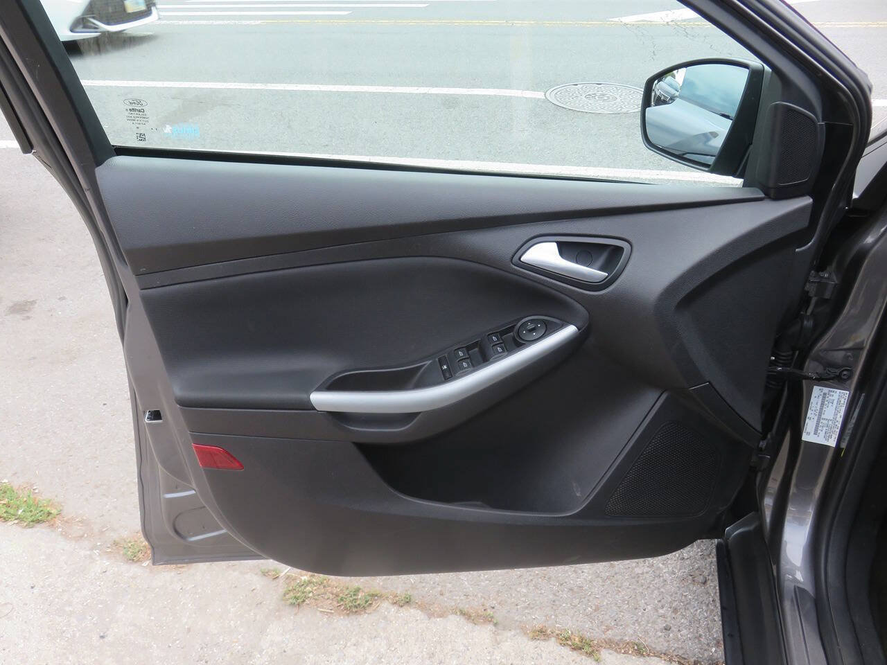 Used 2014 Ford Focus SE w/ Equipment Group 201A FWD image 25