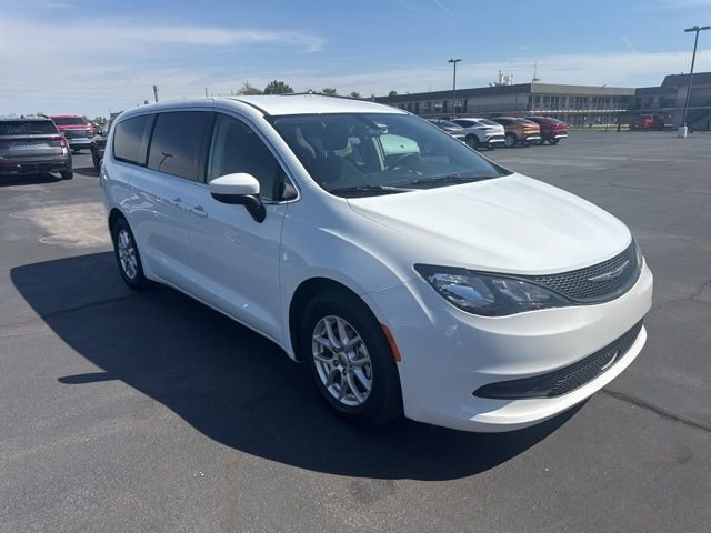 Used 2022 Chrysler Voyager LX FWD image 1