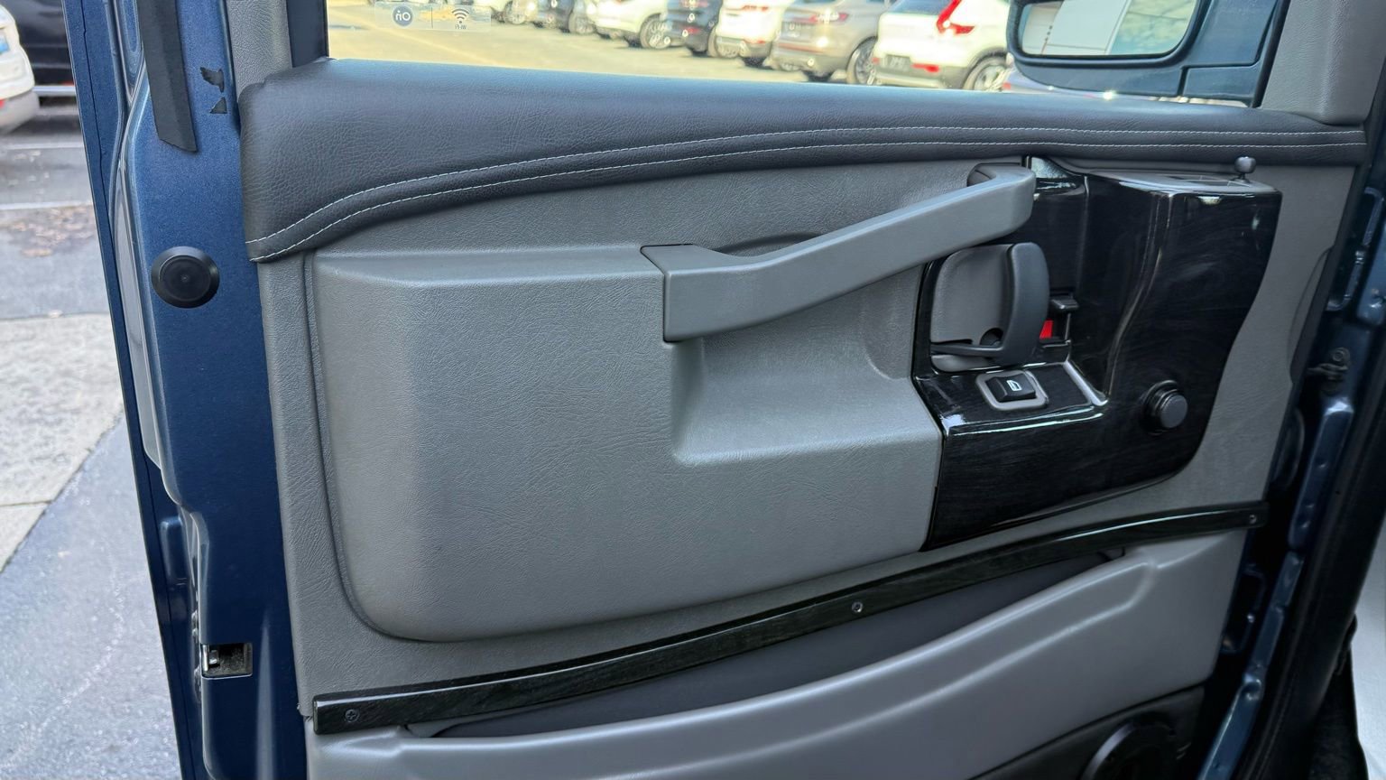 Used 2023 Chevrolet Express 2500 image 33