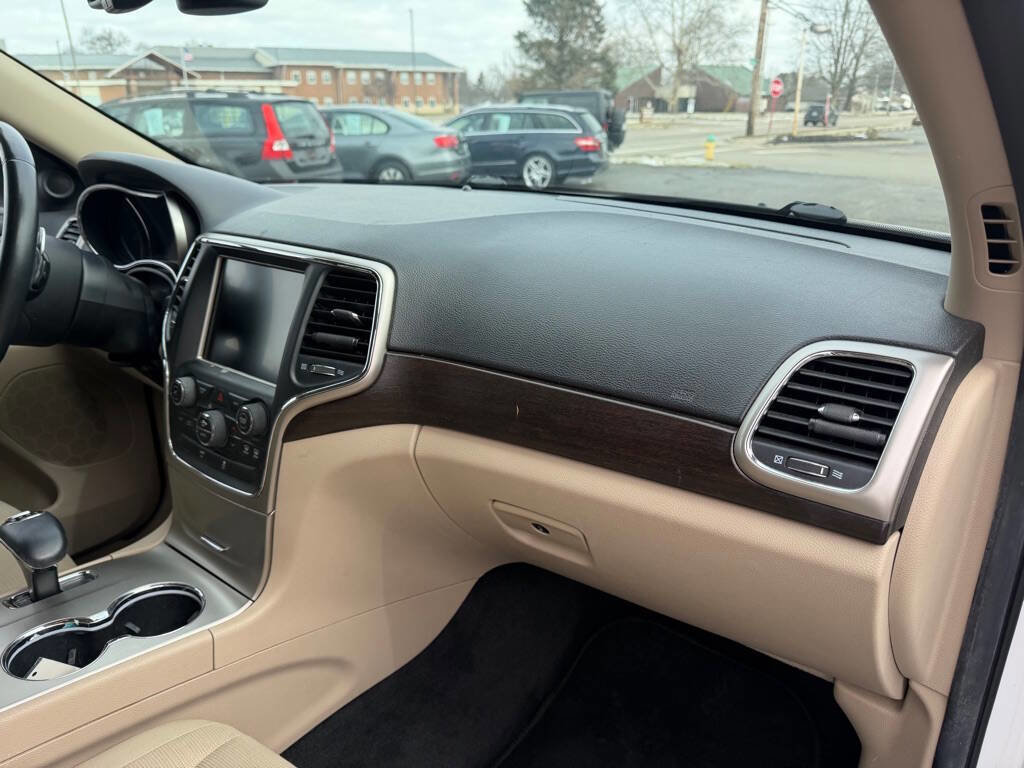 Used 2014 Jeep Grand Cherokee Laredo w/ 18" Wheel & 8.4" Radio Group image 12